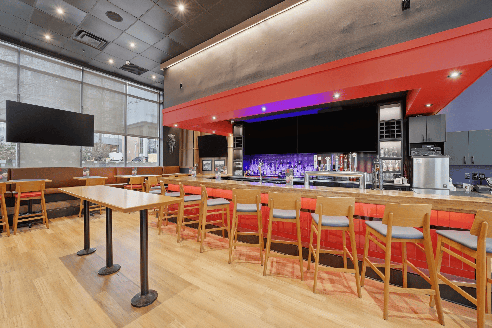 Canada’s Economic Outlook for St. Louis Bar & Grill Franchise Owners in 2025