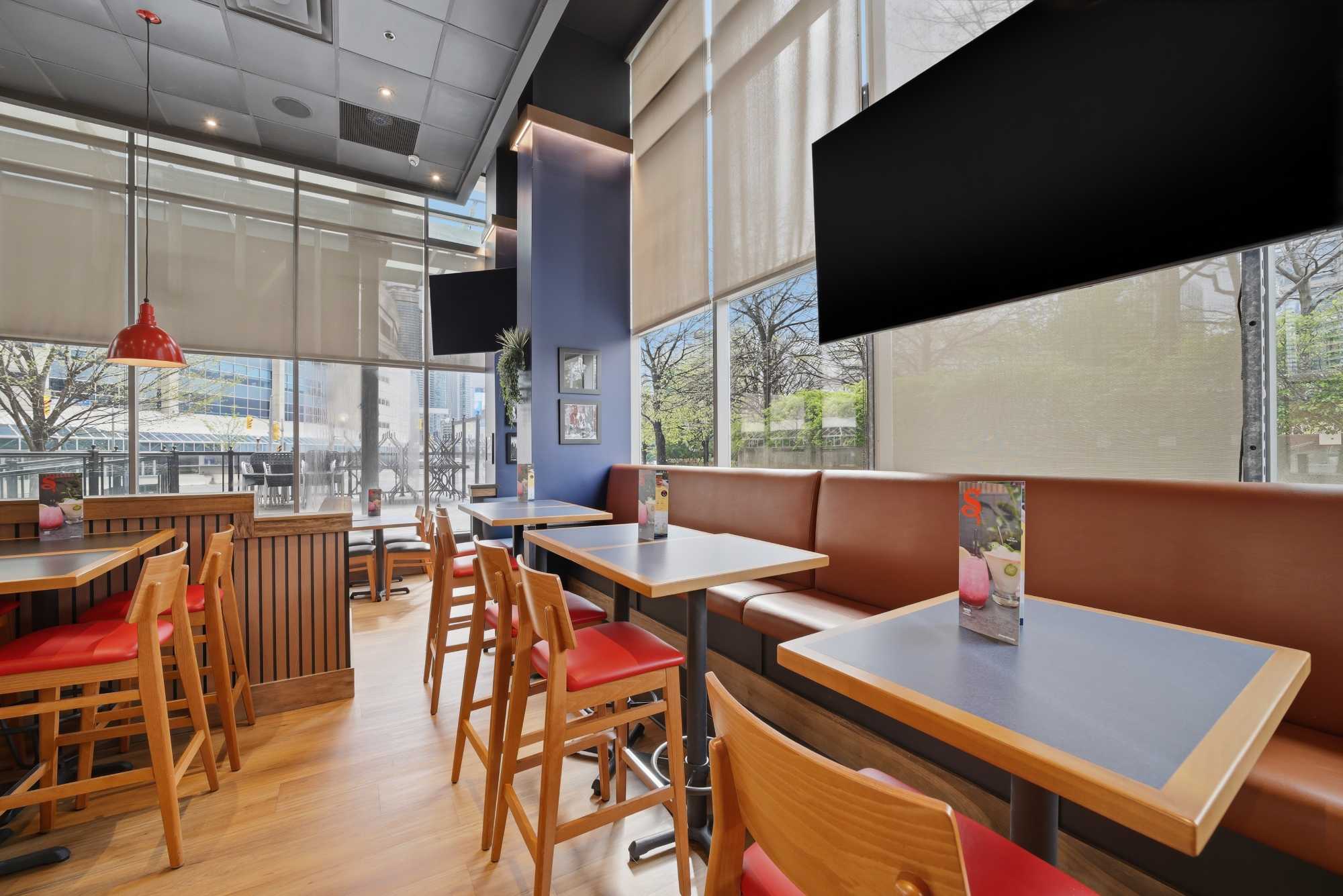 Why Invest In A Family-Friendly Restaurant Franchise with St. Louis Wings
