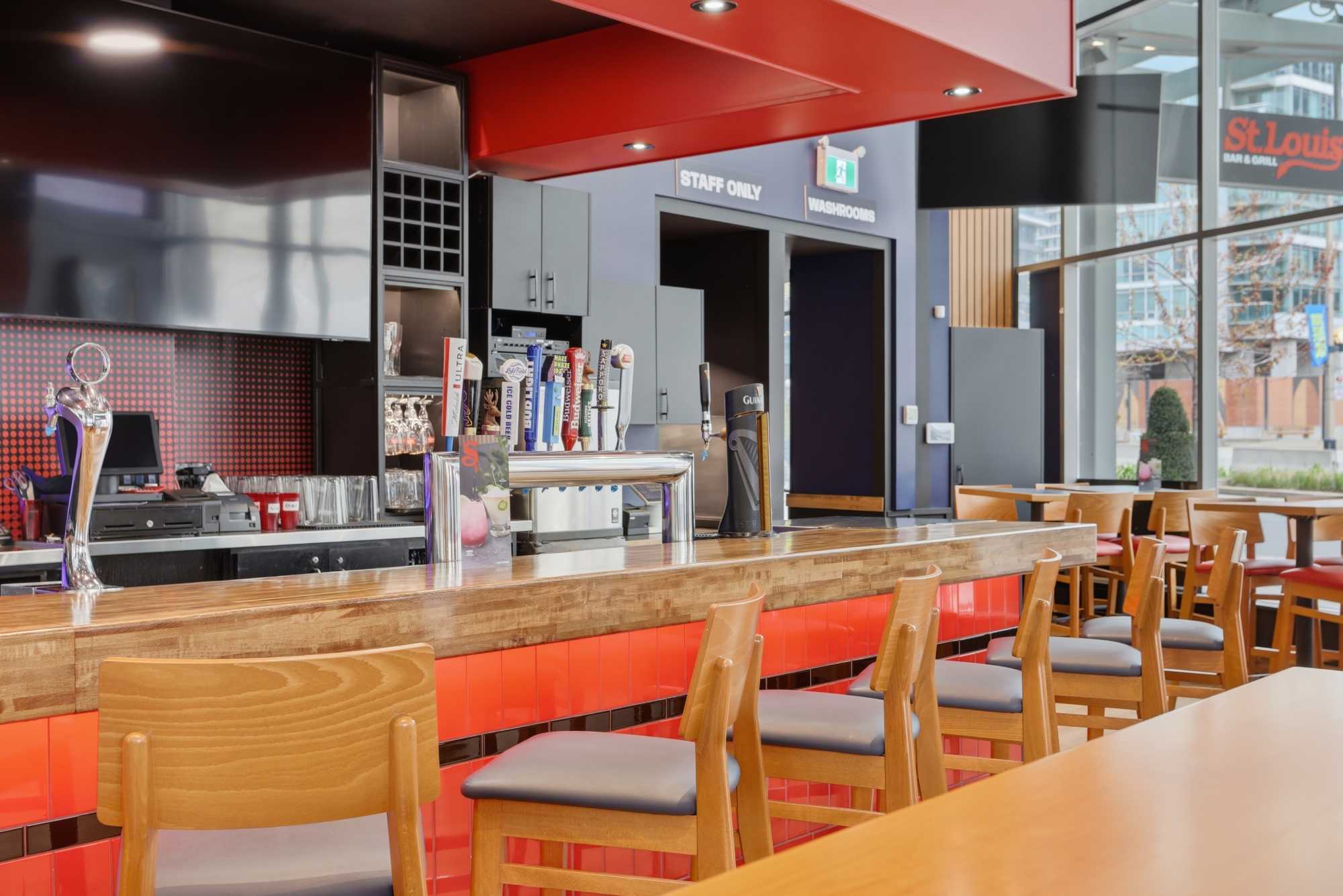Why Entrepreneurs Choose St. Louis: 5 Advantages of Our Chicken Wings Franchise